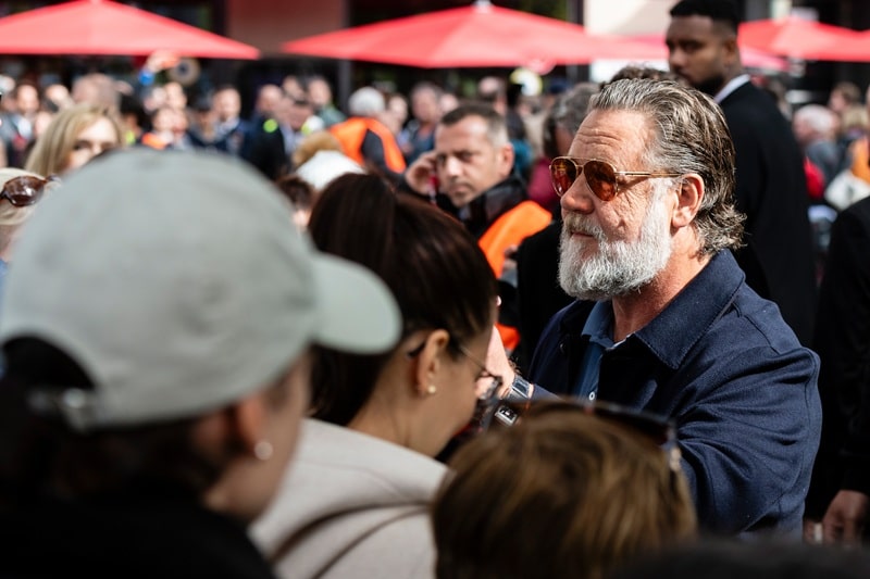 Russell Crowe nimmt sich in Zürich Zeit für Fans (Bild: Brauer Photos / A. Pauli)