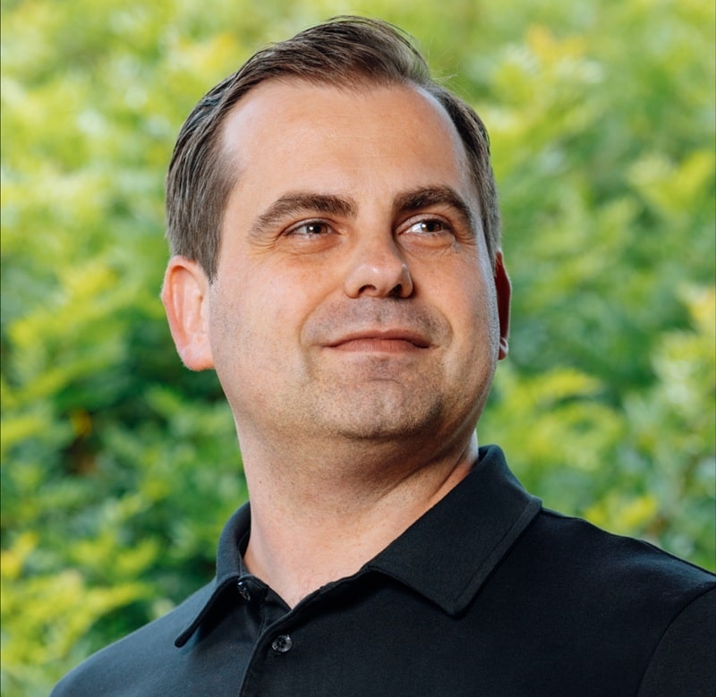 "Mit Gavin und Detlef in unserem Führungsteam starten wir mit der bestmöglichen Besetzung ins Jahr 2026", kommentiert Gründer Jarek Kutylowski (Bild: DeepL)