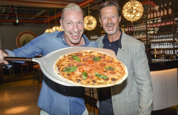 Die beiden Gründer Friedemann Findeis und Klaus Rader beim VIP-Opening der L’Osteria in der Münchner Schwanthalerstraße im September 2018 (Bild: Brauer Photos / B. Lindenthaler)