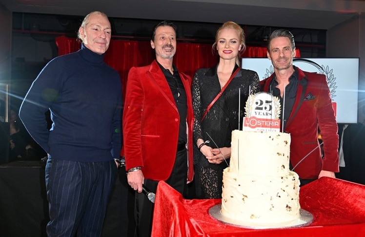 Friedemann Findeis, Klaus Rader, Franziska Knuppe und John Schlüter beim 25. Geburtstag der Restaurantkette im Januar 2024 (Bild: Brauer Photos / P. Schönberger)