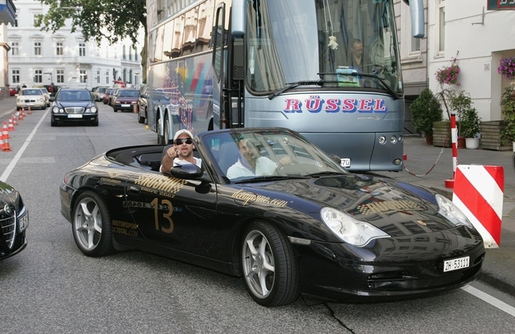 Klaus Rader und Brune Litvic vor dem Hotel Atlantic Hamburg beim "Rushh Drive: Partys, Promis, Pferdestärken" im Juni 2007
