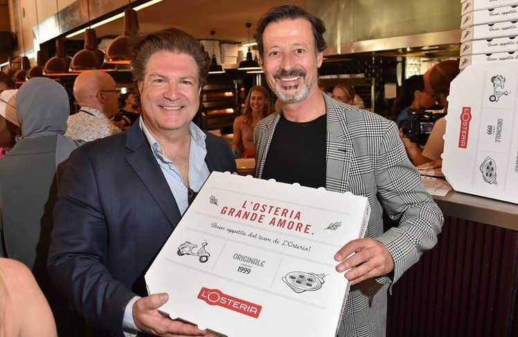 Schauspieler Francis Fulton-Smith und Klaus Rader beim "A Worldchanger Story by L’Osteria"-Event im Mai 2022 (Bild: Brauer Photos / G. Nitschke)