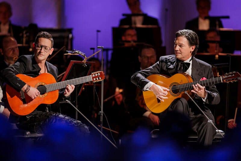 Das Gitarrenduo Café del Mundo bei seinem Auftritt während der Verleihung des Opus Klassik 2026 im Konzerthaus am Gendarmenmarkt in Berlin. © BrauerPhotos/M. Wüstenhagen