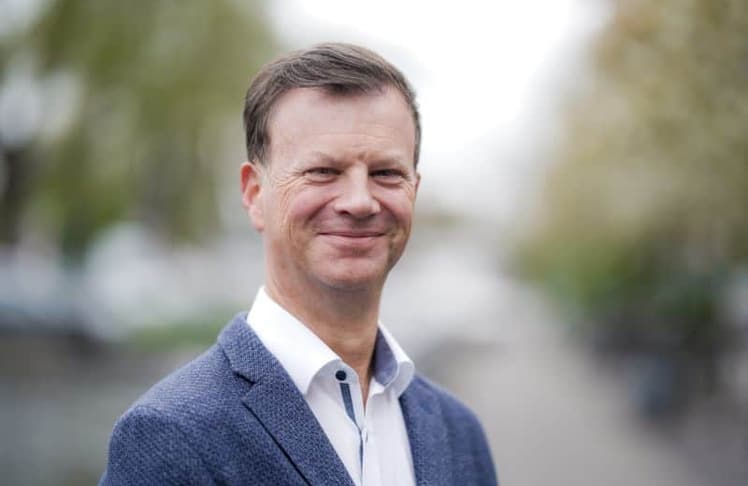 Im Interview mit LEADERSNET spricht Dr. Kai Hudetz vom IFH KÖLN über den Strukturwandel im deutschen Einzelhandel, die Marktmacht von Amazon, Temu und Shein sowie die Chancen und Herausforderungen künstlicher Intelligenz im Handel.