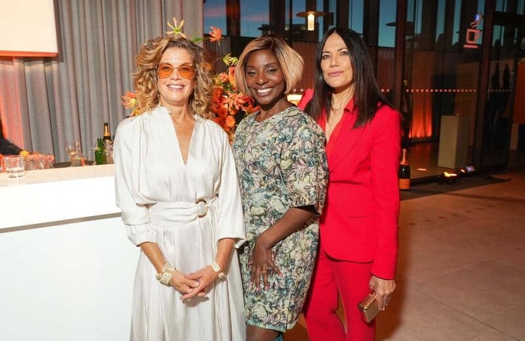 Prominentes Trio beim Bold Woman Award 2026 von Veuve Clicquot in Berlin: Marie Bäumer, Nikeata Thompson und Bettina Zimmermann (v. l.) genossen den Galaabend in der James-Simon-Galerie. 