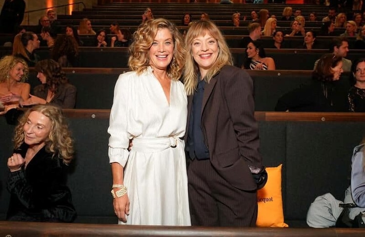 Star-Duo im Rampenlicht: Marie Bäumer und Heike Makatsch strahlten Seite an Seite und sorgten beim Bold Woman Award 2026 von Veuve Clicquot in Berlin für einen prominenten Glamour-Moment. 