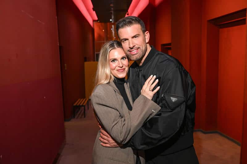 Popstar-Treffen in Berlin: Der ehemalige US5-Sänger Jay Khan und Jessie Noe Scheuermann gehörten zu den prominenten Gästen der Premiere von "No Angels – Das sind WIR!" im Kino Colosseum. © BrauerPhotos/O. Walterscheid