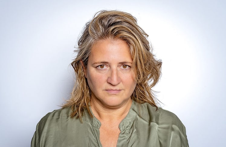 "Was ist ein guter Mensch? Ein empathischer? Ein friedfertiger? Dann sind Frauen die besseren Menschen, sorry. Sie sind aber auch die blöderen, wenn es um die Verteidigung ihrer Ressourcen geht", meint Buchautorin Gertraut Klemm. © Franz Berndal