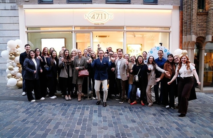 Freude in Aachen: Mäurer & Wirtz-CEO Stephan Kemen (Mitte) mit Partnern und Gästen bei der Eröffnung des neuen 4711 Store in  der Krämerstraße 9