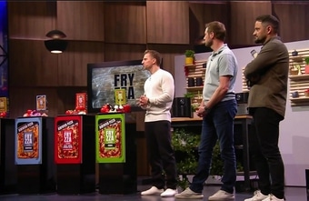 Fryzza in "Die Höhle der Löwen": Sternekoch und Moderator tischen Airfryer-Pizza auf