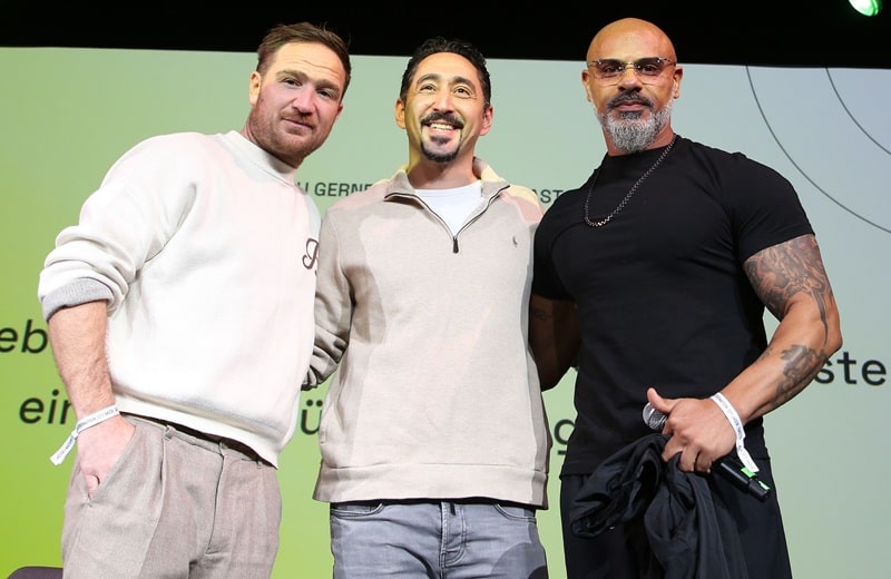 Frederick Lau, Eko Fresh und Massiv auf der Bühne in Hamburg (Bild: Brauer Photos / H. Ross)