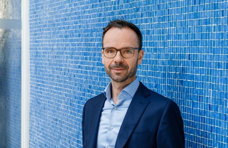 Im Interview mit LEADERSNET spricht Dr. Christian Ebert, Geschäftsleitung Marketing & Vertrieb der Frankfurter Buchmesse, über das neue Hallenkonzept, KI, Bookfluencer und die Zukunft der Buchbranche.
