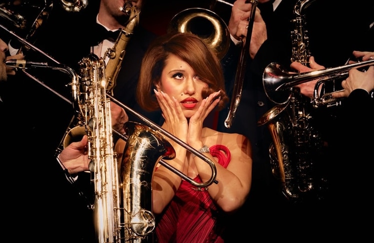 Die englische Singer-Songwriterin Raye musiziert zwischen Pop, Jazz, Dance, R'n'B oder Soul und übernimmt beim ersten Access All Areas im kommenden April den Headliner-Slot 