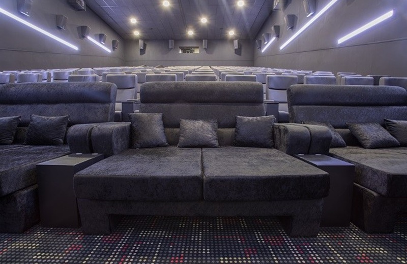 Die sogenannten "Premium-Sofas" gehören zu den Saalinvestitionen der jüngeren Vergangenheit, die den Kinobesuch attraktiver gestalten sollen (Bild: CineStar) Die sogenannten "Premium-Sofas" gehören zu den Saalinvestitionen der jüngeren Vergangenheit, die den Kinobesuch attraktiver gestalten sollen (Bild: CineStar)