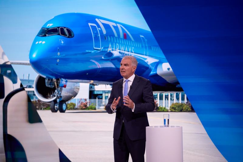 Lufthansa-Chef Carsten Spohr äußert sich zur künftigen Rolle von ITA Airways im Konzernverbund – eine Option zur Aufstockung auf 90 Prozent liegt für Sommer 2026 vor.