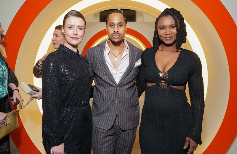 Laura Louisa Garde, Jonathan Kwesi Aikins und Victoire Laly (Bild: Brauer Photos / J. Harrell)