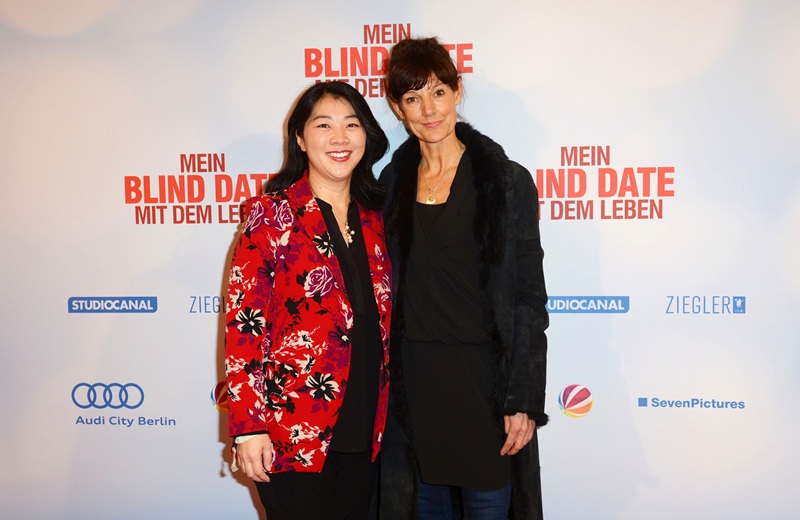 Yoko Higuchi-Zitzmann und Tanja Ziegler bei der Premiere von "Mein Blind Date mit dem Leben" im Kino der Kulturbrauerei in Berlin am 18. Januar 2017 (Bild: Brauer Photos / O. Walterscheid)