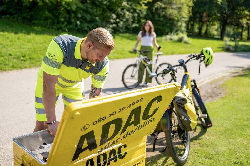 Auch bei Fahrradpannen ist die ADAC Pannenhilfe im Einsatz – die Zahl der Einsätze bei Zweirädern steigt. © ADAC/Martin Hangen