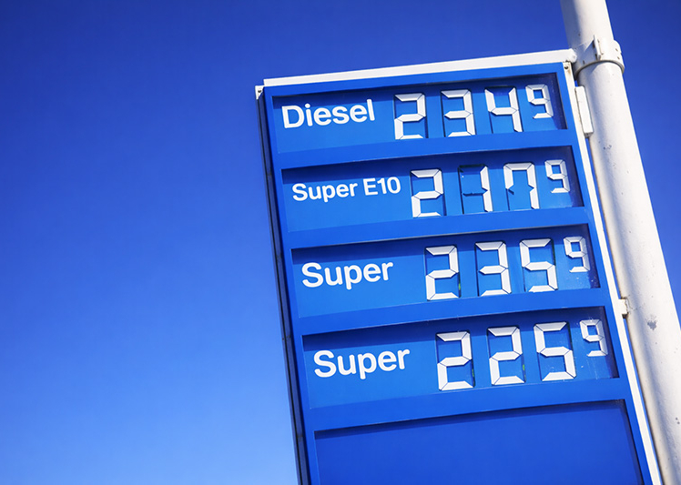 Spritpreise 2026: Brauchen wir einen neuen Tankrabatt? ADAC und DIW im Schlagabtausch