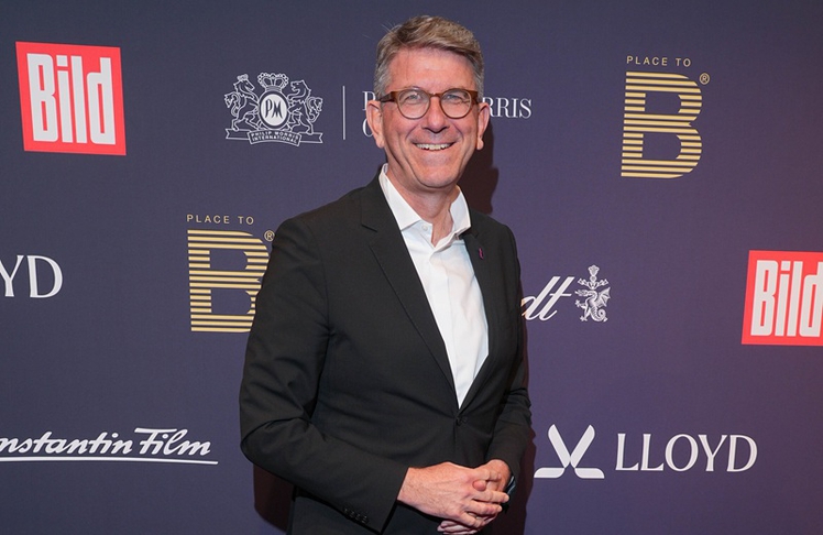 Ein Bild aus ruhigeren Tagen... vor einem Monat: Kulturstaatsminister Wolfram Weimer auf der "Place to B"-Party im Rahmen der Berlinale. Seitdem haben sowohl deren Abschlussgala als auch der Deutsche Buchhandlungspreis für hitzige Debatten gesorgt