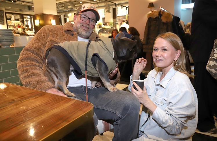 Brian Bojsen mit Nova Meierhenrich und Pepper