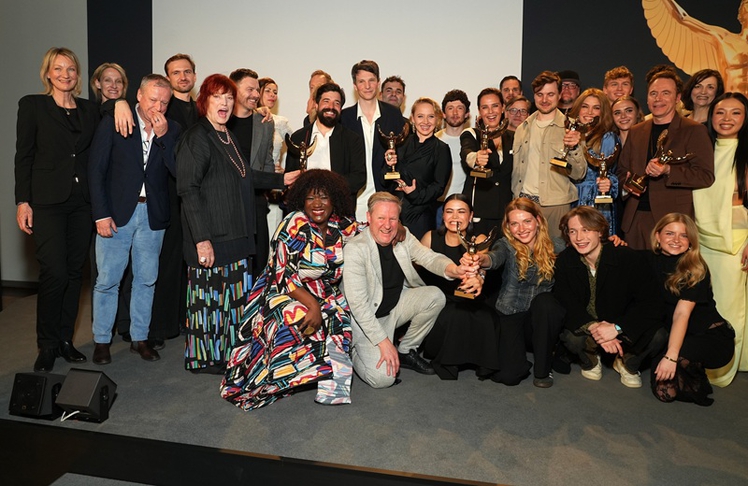 Die anwesenden Gewinner des Abends vereint