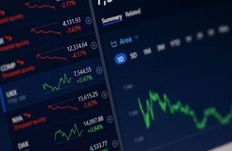 Rückläufige Kurse und volatile Börsendaten prägen die Entwicklung vieler Unternehmen im Jahr 2025. (Symbolbild)