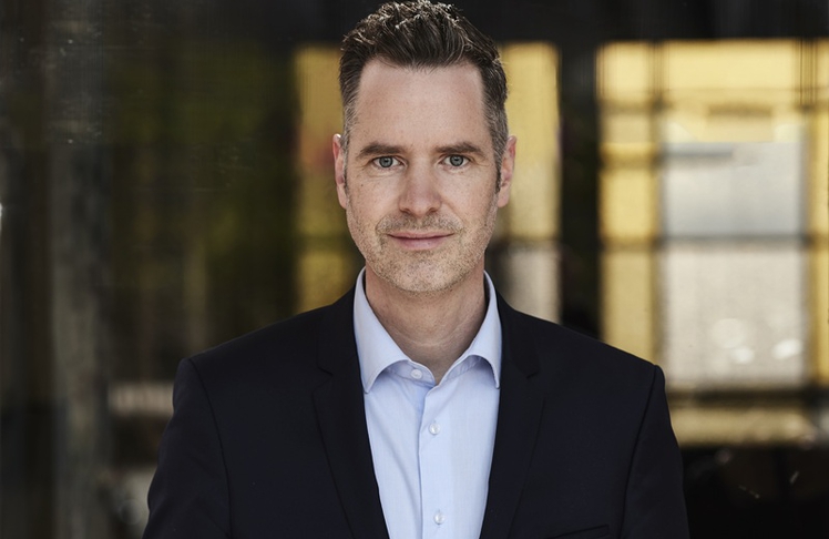 Christian Dürr, Bundesvorsitzender der FDP, setzt im Zuge des Parteineustarts auf die Zusammenarbeit mit antoni_hotline 