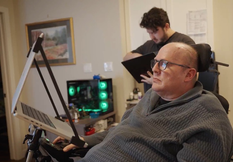 Neuralink gibt ALS-Patienten seine Stimme zurück