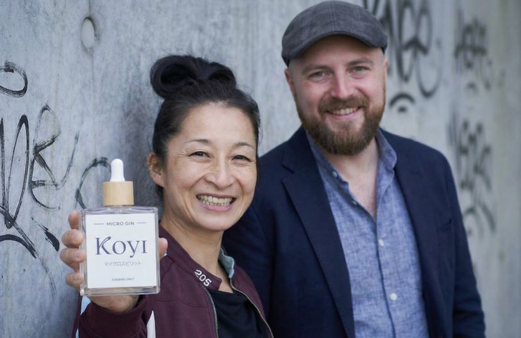 Yuka Suzuki und Hauke Günther präsentieren ihre Weltneuheit KOYI Micro Spirits bei "Die Höhle der Löwen“ – hochkonzentrierte Destillate aus Hamburg mit bis zu 90 Prozent weniger Alkohol.