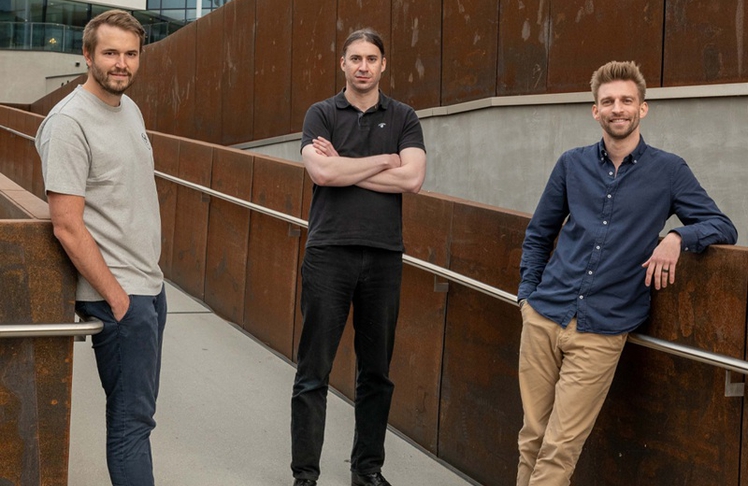 refurbed Founder Peter Windischhofer, Jürgen Riedl und Kilian Kaminski treiben die Expansion des Refurbished Marktplatzes in Europa voran © refurbed