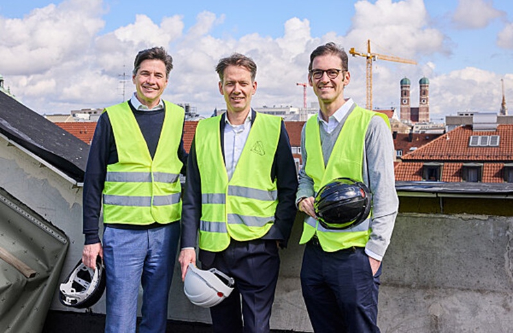 Mit Dr. Stephan Pilsinger (rechts) war am Montag ein Mitglied des Bundestags zu Gast, um die Arbeiten an The Stack aus nächster Nähe zu erleben