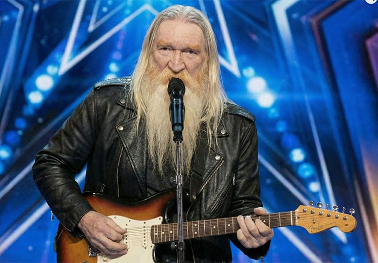 Wer ist Lantern Ash?