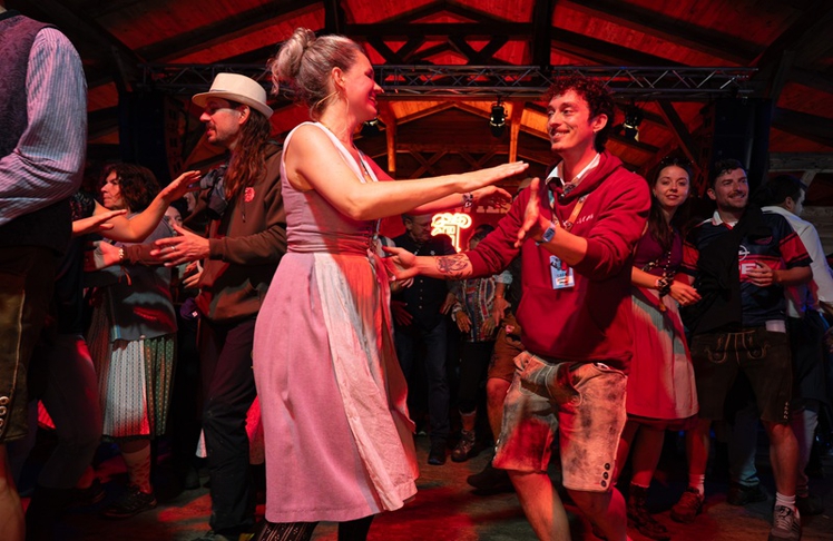 Das Brass Wiesn Festival verknüpft traditionelle Blasmusik mit modernen Rhythmen und ist eines von vielen Quasi-Testimonials für "Bayern geHÖRT erlebt"