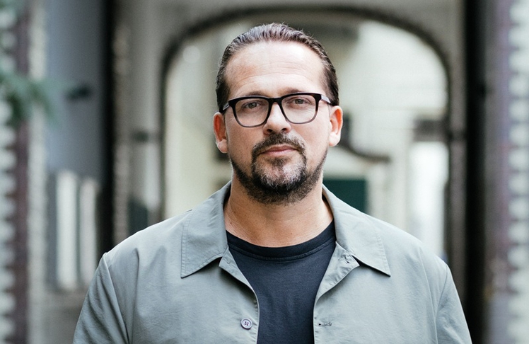 "In einer Welt, in der alle mit denselben Tools Inhalte produzieren, droht der Durchschnitt zur Norm zu werden", gibt Sven Rebholz zu bedenken