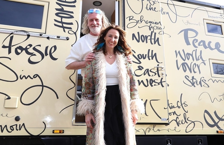 Ole und Julia Andresen wollen ab nächstem Monat mit ihrem umfangreich ausgebauten Truck um die Welt reisen