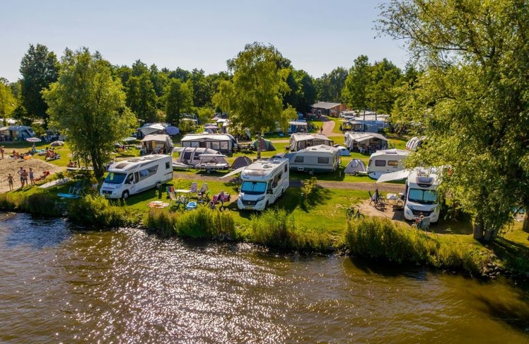 Gut ausgelasteter Campingplatz in Europa: Pfingsten entwickelt sich zu einem wichtigen Nachfragezeitraum im Campingmarkt.