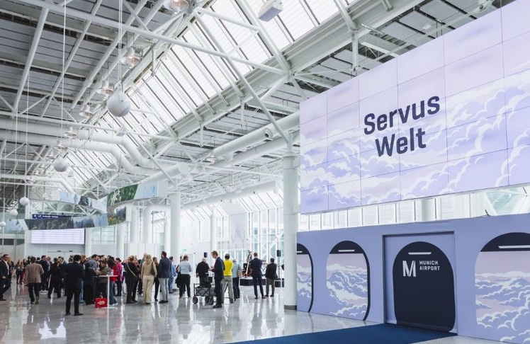 Brand Experience im Raum: Der neue Terminal 1-Pier am Flughafen München wird durch Serviceplan München als emotionaler Übergangsort unter dem Motto "Servus Welt.“ inszeniert.