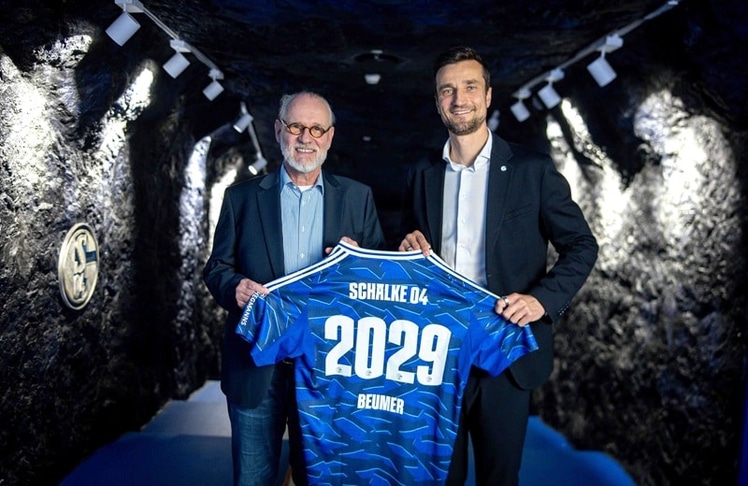Christoph Beumer, Vorsitzender des Beirats der Beumer Group, gemeinsam mit Matthias Tillmann, Vorstandsvorsitzender des FC Schalke 04