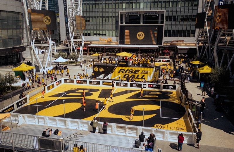 Die Pop-Up-Arena des BVB auf dem L.A.-Live-Gelände (Bild: Jung von Matt Sports / BDX Media)