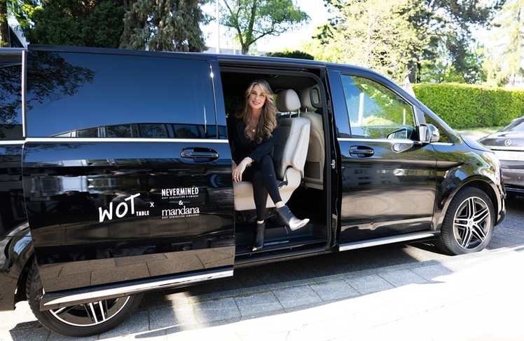 Schauspielerin Claudelle Deckert Olsson reiste eigens aus Mallorca zum WOT Table nach Essen an.