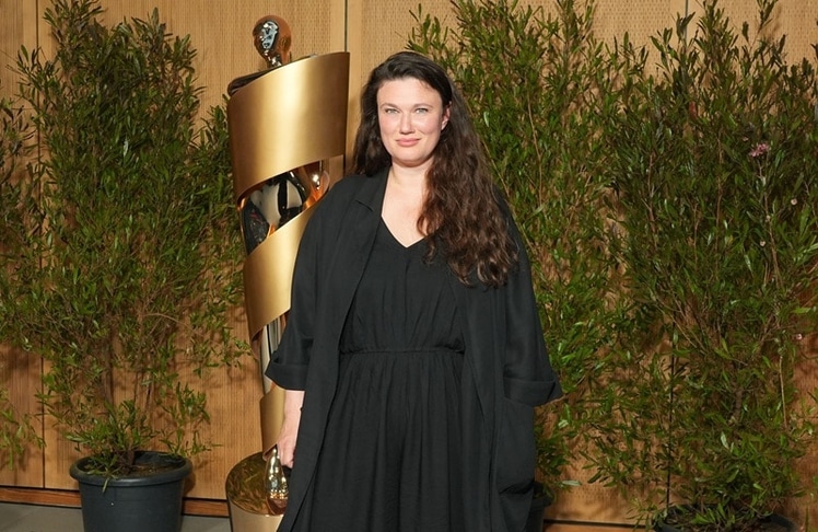 Regisseurin Mascha Schilinski, deren "In die Sonne schauen" elffach nominiert ist