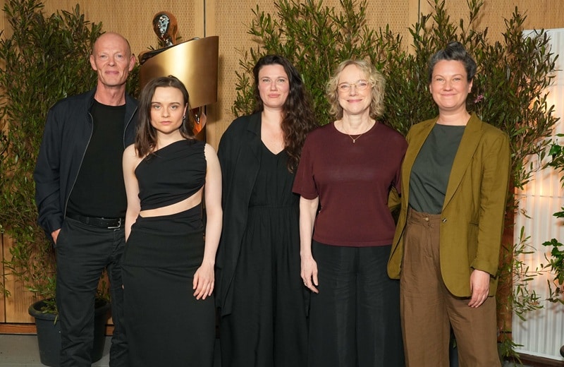 Lucas Schmidt, Lena Urzendowsky, Mascha Schilinski, Claudia Geisler-Bading und Louise Peter repräsentierten "In die Sonne schauen" in Berlin (Bild: Brauer Photos / J. Harrell)