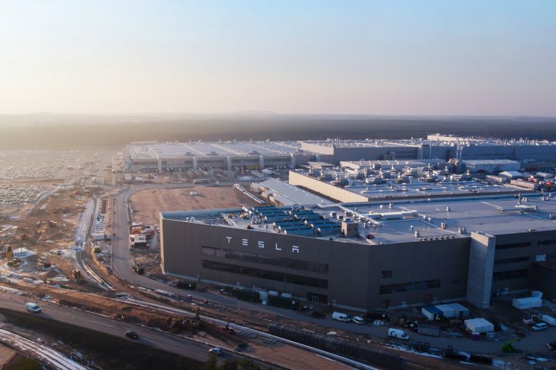 Tesla Gigafactory Grünheide – Ausbau des Standorts schafft 1.000 neue Jobs und stärkt die Elektromobilität in Deutschland. © Tesla