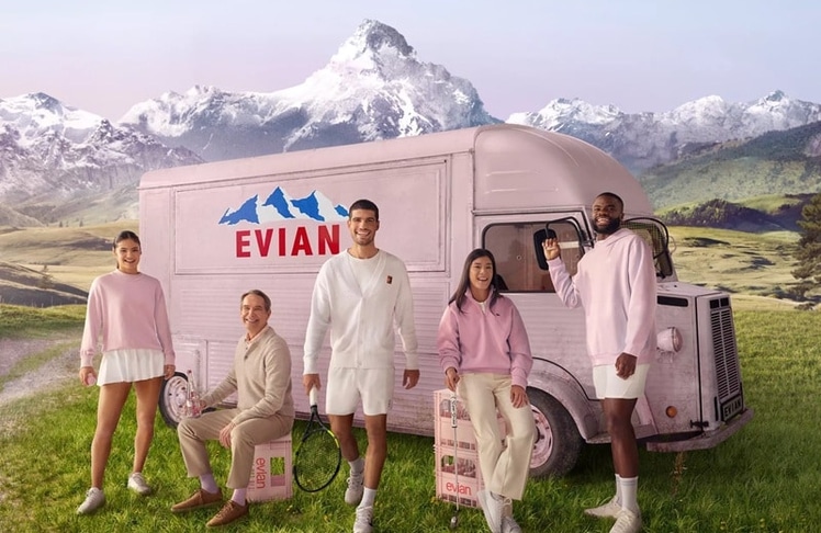 Das „Live Young Collective“: evian feiert 200 Jahre mit Jeff Koons sowie den Markenbotschafter:innen Carlos Alcaraz, Emma Raducanu, Frances Tiafoe und Céline Boutier. evian /Danone DACH