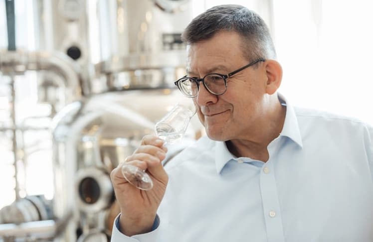 Geschäftsführer und Edelbrenner Hubertus Vallendar (Symbolbild) freut sich über das herausragende Abschneiden seiner Destillerie beim World-Spirit Award 2026