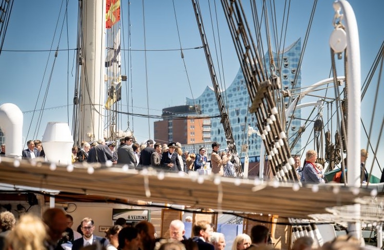 Traditionsschiffe und Großsegler prägten das Bild des 837. Hamburger Hafengeburtstags. © Hamburg Messe und Congress/Rene Zieger