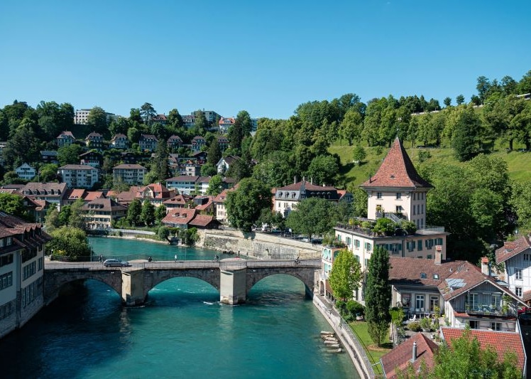 Immer mehr Deutsche ziehen in die Schweiz und nach Österreich