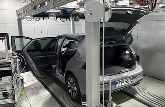 ADAC analysiert Chemikalien im Auto-Innenraum von Neuwagen