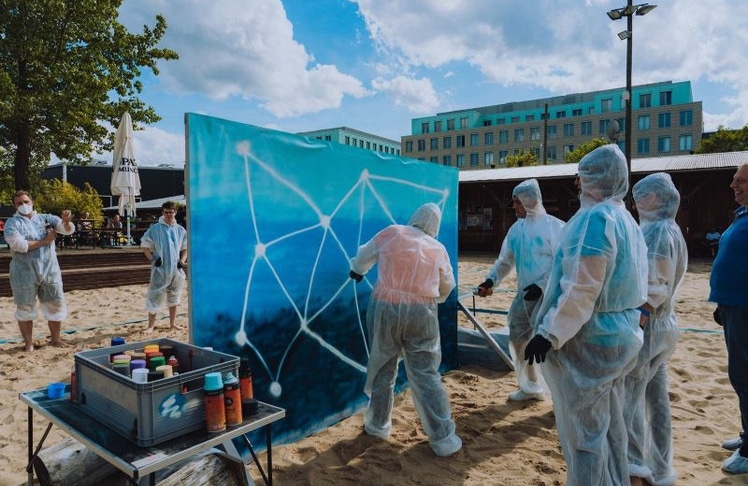 Urban Artists beteiligt sich an BerlinPay mit Graffiti-Workshops am Wasser und verbindet nachhaltige Mobilität mit urbaner Kultur in Berlin. © Urban Artists/visitBerlin